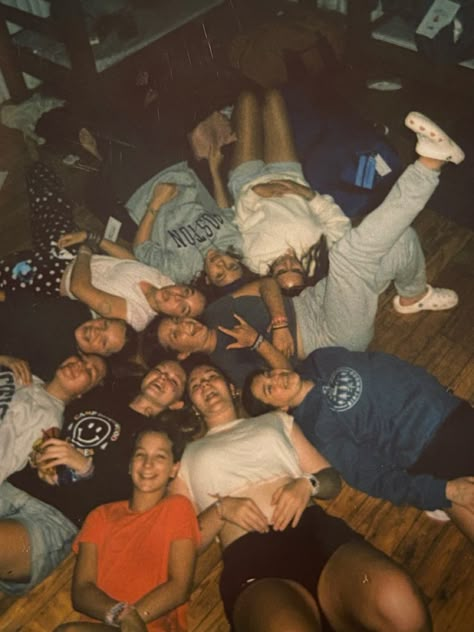 Staff Aesthetic, Young Life Camp, Summer Camp Aesthetic, Camp America, Group Aesthetic, Camping Books, Camping Usa, Polaroid Picture, Church Camp