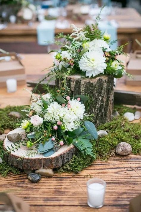 Nature Table Centerpieces, Woodland Table Decor Wedding, Table Decorations Forest Theme, Woodland Wedding Florals, Woodland Fairy Centerpieces, Forest Table Centerpieces, Moss And Flowers Centerpieces, Solowood Flowers, Forest Wedding Table Decorations