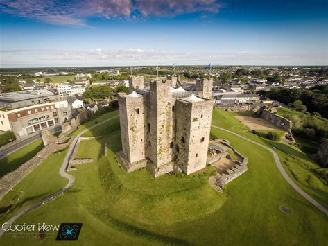 Meath Ireland, Castle Parts, Norman Castle, Wooden Castle, Castle Ireland, Celtic Nations, Castles In Ireland, English Castles, Irish Gaelic