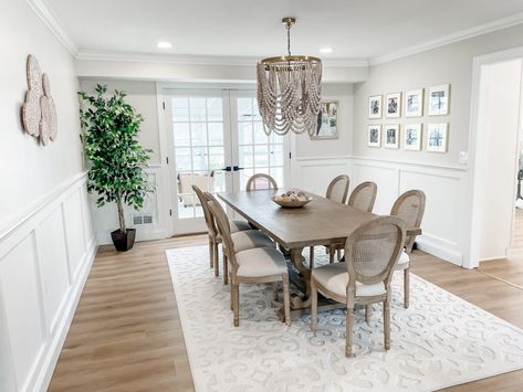 Modern Coastal Dining Room, Renovated Craftsman, Craftsman Dining Room, Dining Room Wainscoting, Coastal Dining Room, Craftsman Interior, Coastal Dining, Dining Room Remodel, Coastal Living Rooms