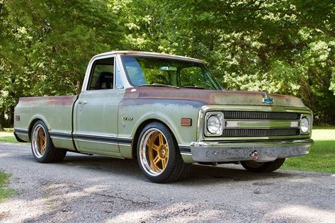 1000HP #Chevy #C10. Looks great! #patina #classictruck #truck #chevrolet #horsepower #1000hp #restoration #restomod 1965 Chevy C10, 67 72 Chevy Truck, Trucks Chevy, 72 Chevy Truck, Lowered Trucks, C10 Chevy Truck, Custom Chevy Trucks, C10 Trucks, Chevy Pickup Trucks