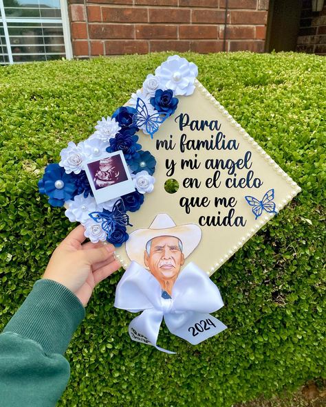 “Para mi familia y mi angel en el cielo que me cuida” 🥹 I did Rosas cap a few years ago (if you’ve been here a while you’ll recognize the portrait 🥹) and she came back to graduate again 😭 this time we added a lil ultrasound 😭 i love being apart of your accomplishments and new milestones and new family members 🫶🏻 Only booking grad caps for May 28th and forward! Book through my website only 🩷www.advbellearts.com __________ #advbellecaps #gradszn #classof2024 #gradcapdesign #gradcapideas Graduation Cap Designs In Memory Of Grandma, Cap Decorations For Passed Loved Ones, Cap Decoration Graduation For Loved Ones, Loved Ones Graduation Cap, In Loving Memory Graduation Caps, 1st Generation Grad Cap, Grad Cap Ideas Spanish, Family Graduation Cap, Graduation Caps For Lost Loved Ones