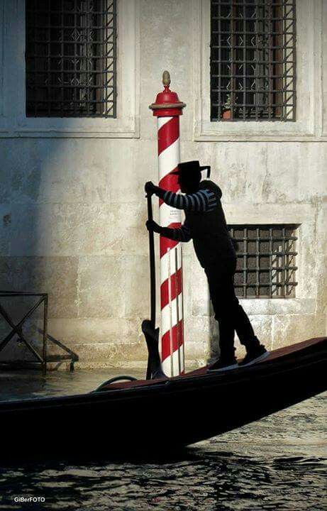 Gondola Venice, Venice Photos, Isle Of Capri, Italy Pictures, Places In Italy, Jolie Photo, Venice Italy, Boating, Italy Travel