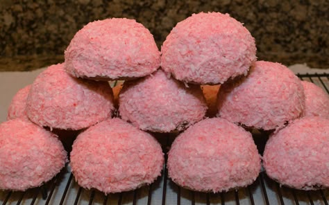 Sno Ball Recipe, Little Debbie Oatmeal Cream Pies, Oatmeal Cream Pies Recipe, Snowball Cake Recipe, Pink Recipes, Marshmallow Buttercream Frosting, Snowballs Recipe, Marshmallow Buttercream, Spring Food