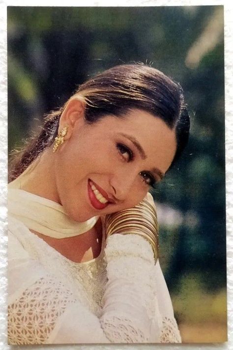 Karisma Kapoor beautiful pics #karismakapoor #beauty #90s #bollywood Karishma Kapoor 90s, Bollywood Vintage, Kunal Kapoor, Indian Fits, 90s Bollywood Fashion, Karishma Kapoor, Bollywood Theme, Juhi Chawla, Screen Test