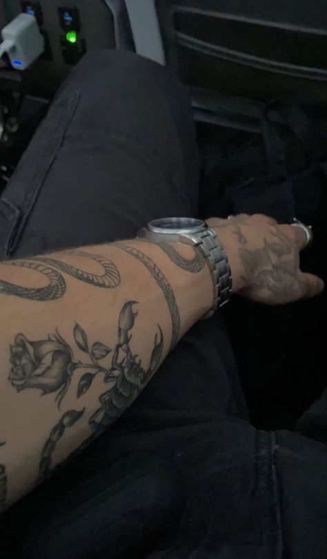 Hacker Aesthetic, Hacker Wallpaper, Vinnie Hacker, Boy Tattoos, Aesthetic Tattoo, Future Boyfriend, Black Aesthetic, Book Aesthetic, Tattoos And Piercings