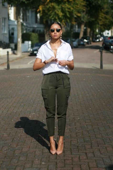 A white short sleeve button up with green cargo pants and nude pumps - Album on Imgur #outfitideas #fallfashion Cargo Joggers Outfits, Green Cargo Pants Outfit, Outfits Aesthetic Grunge, Outfits With Air Force Ones, Outfits With Jordan 1s Fashion Styles, How To Style Cargo Pants, Cargo Pants Outfit Women, Cargo Outfit, Cargo Pants Outfits