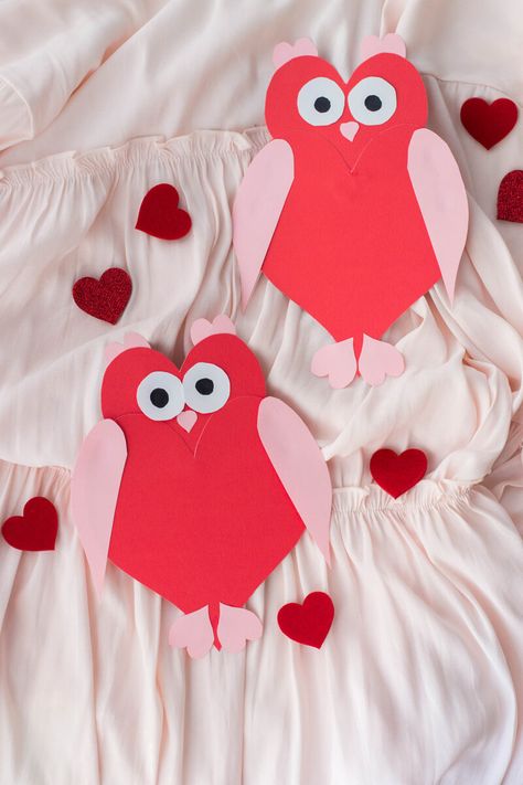 Heart Owl Craft, Valentine Boxes For School, Owl Craft, Teaching Crafts, Owl Valentines, February Crafts, Diy Valentines Cards, Diy Valentine's Day, Preschool Valentines