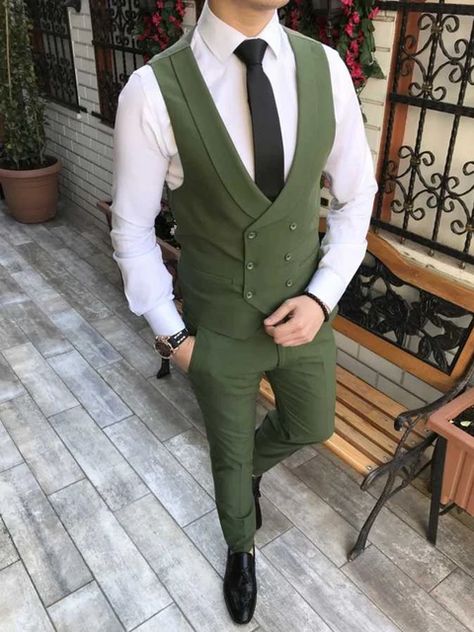 Olive Green 3 Piece Suit Men, Shirt Koti Men, West Coat For Men Wedding, West Coat For Men, Koti Jacket For Men, Olive Green Groom, Green Groom, Wedding Parents, Wedding Best Man