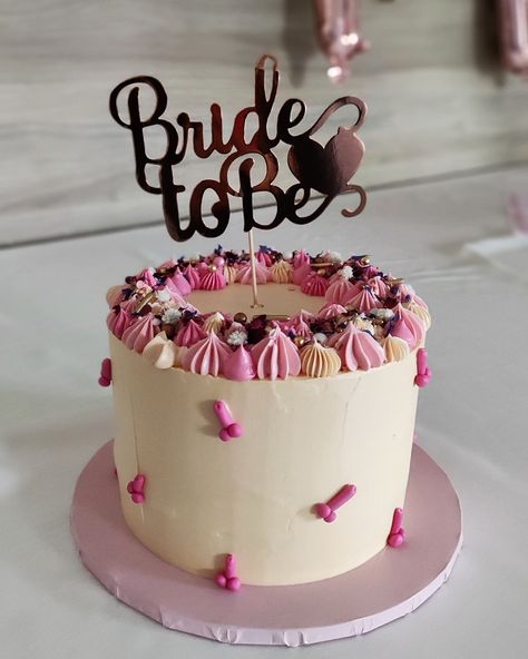 Bacherlotte Cakes, Bachellorete Cakes, Bachelorette Party Sweets, Bach Party Cake, Hen Party Cake Ideas, Bachelorette Cake Ideas Classy, Bride To Be Cake Bachelorette Parties, Bachelorette Cake Ideas Funny, Bridal Shower Cake Ideas Funny