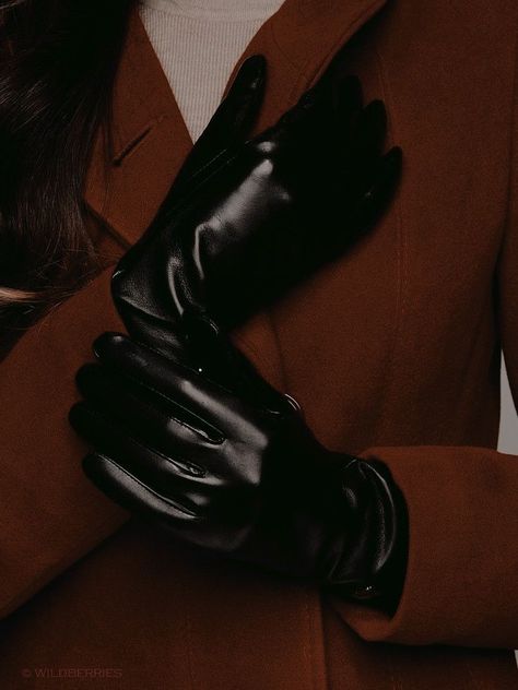 Female Villian Aesthetic, Leather Gloves Aesthetic, 40s Aesthetic, Gloves Aesthetic, Women Villains, Detective Aesthetic, Female Villains, Cartoon Tv Shows, Black Leather Gloves