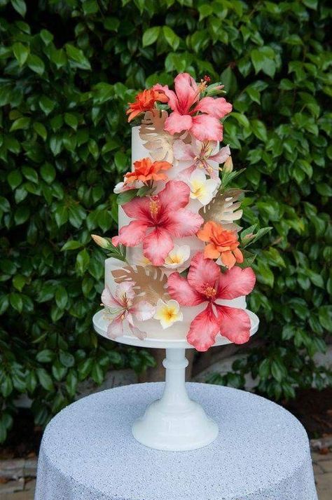 Tropical Tropical Wedding Cake, Tropical Wedding Theme, Wedding Cake Ideas, Fiesta Tropical, Tropical Birthday, Hawaiian Theme, Gorgeous Wedding Cake, Hawaiian Wedding, Tropical Party