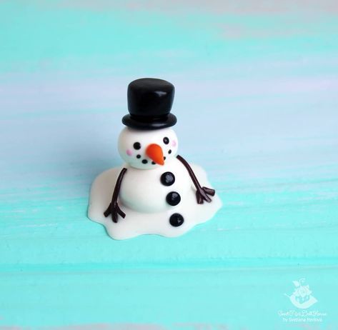 Sweetminidollhouse on Instagram: “Miniature melting snowman ⛄ Full video on my YouTube channel Sweetminidollhouse:  https://www.youtube.com/channel/UC9xYiFTPZZW_lBSnptT5L-g…” Snowman Clay, Polymer Clay Snowman, Clay Snowman, Melting Snowman, Miniature Polymer Clay, Melting Snowmen, Melted Snowman, Snowman Candle, Clay Christmas