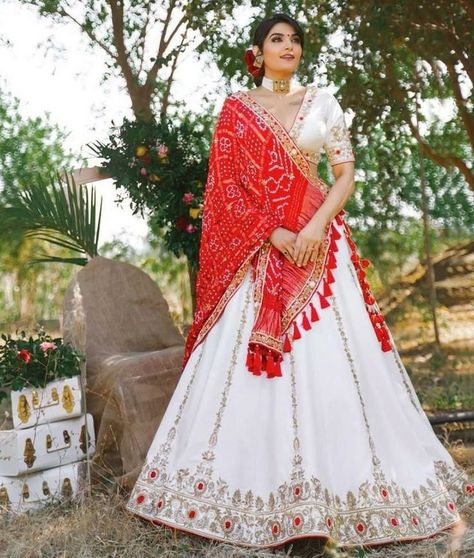 Red And White Lehenga Bridal, Lehenga Choli Latest, Pakistani Lehenga, Red Lehenga Choli, Designer Bridal Lehenga Choli, Silk Lehenga Choli, Simple Lehenga, Latest Bridal Lehenga, Lehenga Choli Wedding