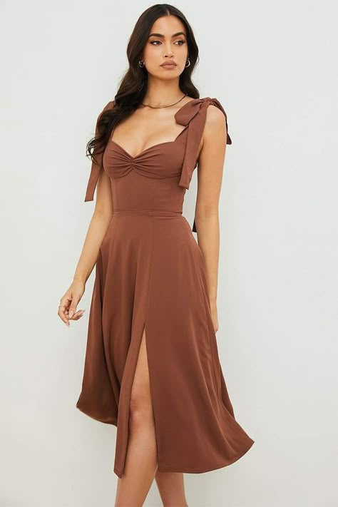 Looks Country, Midi Sundress, Split Maxi Dress, Beautiful Figure, Stunning Outfits, Tea Length Dresses, Dress With Tie, Brown Dress, Sun Dress