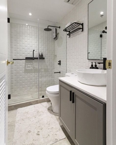 white and gray small bathroom ideas -Black accessories in a grey-and-white bathroom Gray Small Bathroom Ideas, Gray Small Bathroom, Tile Ideas For Small Bathrooms, White And Silver Bathroom, White Shower Tile Ideas, Cool Tile, Grey Feature Wall, White Shower Tile, Brick Ceramic Tile