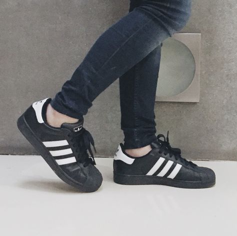 Adidas Originals Super Star Black and White Super Star Adidas Outfit, Super Star, Adidas Superstar Outfit, Superstar Outfit, Adidas Busenitz, Leather Front Pocket Wallet, 90s Fashion Men, Front Pocket Wallet, Adidas Shoes Women