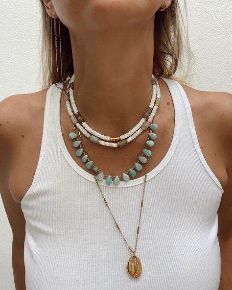 Rêver d’été, de peau bronzée et de sable chaud…☀️ #bijoux #bijouxsolaires #creatricefrancaise #jewelry #summer #summervibes #toulon #toulonforever Creative Jewelry Photography, Amazonite Jewelry, Boho Hippie Chic, Jewelry Summer, Beaded Necklace Diy, Jewelry Accessories Ideas, Clay Necklace, Handmade Wire Jewelry, Trendy Necklaces