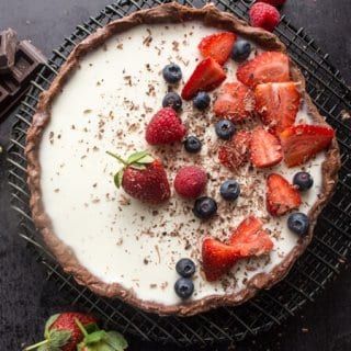 Chocolate Vanilla Berry Panna Cotta Tart - An Italian in my Kitchen Brown Sugar Pie, Sugar Pie Crust, Panna Cotta Tart, Easy Desert, Chocolate Panna Cotta, Vanilla Panna Cotta, Italian Recipes Dessert, Fruit Tarts, Berry Sauce