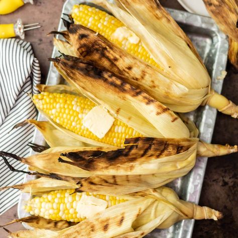 How to Grill Corn with the Husks On How To Grill Corn, Grill Corn On The Cob, Grilled Steak Kabobs, Spanish Rice Recipe Easy, Grill Corn, Broccoli Recipes Side Dish, Spanish Rice Easy, Grilled Side Dishes, Easy Macaroni Salad