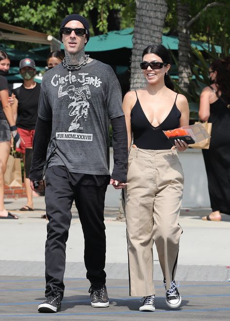 Travis Barker Style, Pop Punk Outfits, Kourtney Kardashian Fashion, Kourtney Kardashian Barker, Kourtney Kardashian And Travis Barker, Kourtney Kardashian And Travis, Pisces Rising, Young Outfit, Estilo Kardashian