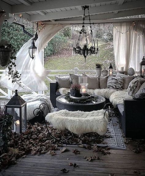 Halloween Porch Decorations, Bohemian Bedroom, A Living Room, Balcony Decor, Bohemian Home, Backyard Decor, Instagram Foto, My Dream Home, Patio Decor