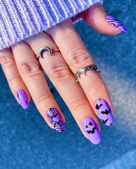 Halloween Nail Purple, Purple Spider Web Nails, Purple Spooky Nails, Purple Halloween Nail Designs, Halloween Nails Purple, Easy Halloween Nails, Spider Webs Halloween, Nails For Beginners, Purple Halloween Nails