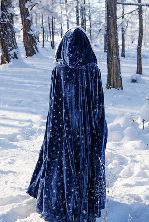 Blue Cloak Aesthetic, Blue Witch Aesthetic Outfit, Wizard Clothes Aesthetic, Celestial Aesthetic Outfit, Blue Witch Costume, Blue Royalty Aesthetic, Solomon Aesthetic, Queen Cloak, Padma Amidala