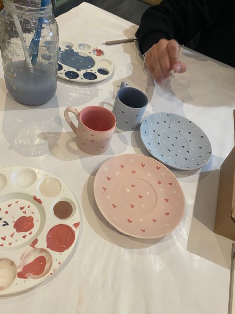 Pottery Painting With Boyfriend, Color Me Mine Couple Ideas, Pottery Painting Couple Ideas, Pottery Painting Couple, Couples Pottery Painting Ideas, Pottery Painting Ideas For Boyfriend, Couples Pottery Painting, Couple Pottery Painting Ideas, Pottery Painting Date