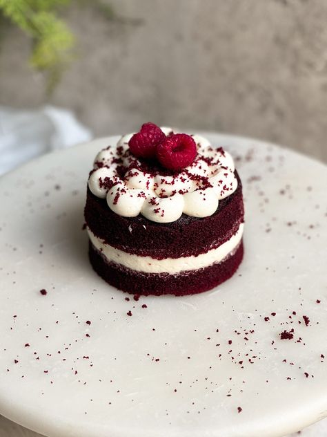 Single Serve Red Velvet Cake - BAKE WITH ZOHA Single Serve Cake, Small Birthday Cakes, Red Velvet Cake Recipe, Velvet Cake Recipes, Rich Cake, Individual Cakes, Coffee Cakes, Small Desserts, Savoury Baking