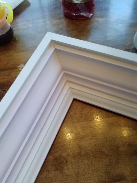 Diy Crown Molding, Build A Frame, Diy Picture Frames, A Frame House, Diy Picture, Subway Art, Decoration Originale, Crown Molding, Picture On Wood