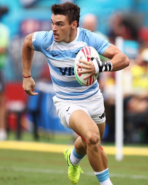 Gab Rugby on Instagram: “Feliz cumpleaños para Mateo Carreras, que en el día de hoy está festejando sus 20 años. El tucumano disputó 2 mundiales juveniles con Los…” Argentina Rugby, Fade Haircut Curly Hair, Haircut Curly, Rugby Union, Rugby Players, Cool Countries, Fade Haircut, Rugby, Curly Hair