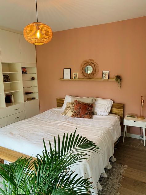 Bohemian Style Bedrooms Vintage, Peach And Brown Bedroom, Bedroom With Peach Walls, Orange Feature Wall Bedroom, Bedroom Terracotta Wall, Peach Color Room Ideas Bedrooms, Terracotta Wall Color Bedroom, Peach Orange Bedroom, Warm Orange Bedroom