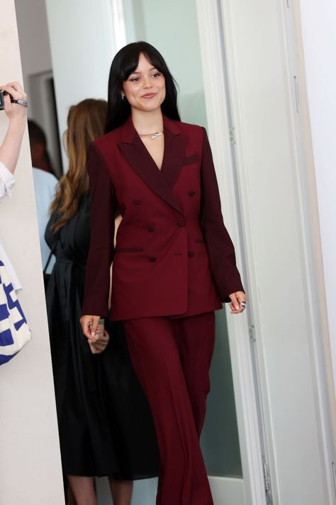 Female Prom Suits, Powerful Women Outfits, Women Suits Prom Classy, Burgundy Suit Women, Women Suits Prom, Prom Suits Women, Burgundy Suit Wedding, Graduation Ootd, Dark Blue Outfit