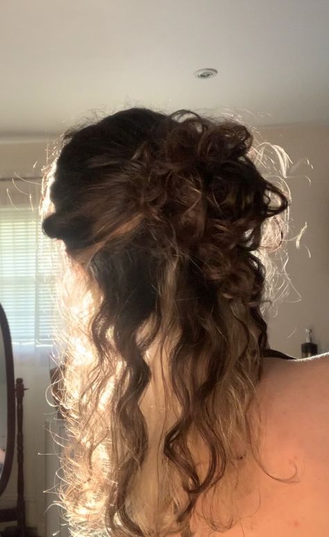 Updo Hairstyles For Prom Shoulder Length, Old Western Hairstyles, Pretty Hair Aesthetic, Whimsigoth Hairstyles, Whimsigoth Hair, 1900s Hairstyles, Witch Hairstyles, Grecian Hair, Wild Hairstyles