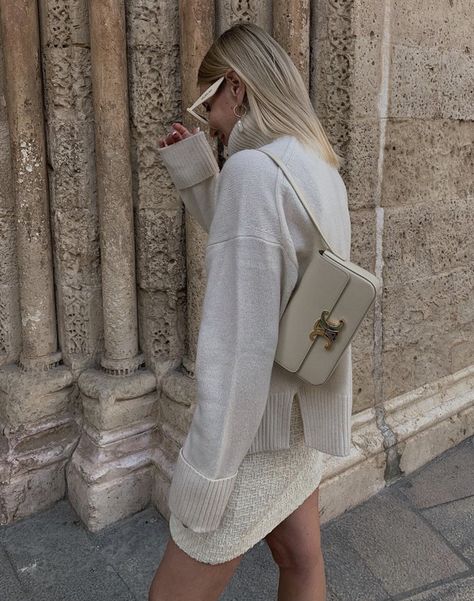 Chloe Tote Bag Outfit, Chloe Drew Bag Outfits, Chloe Woody Tote Bag Outfit, Celine Bag Outfit, White Bag Outfit, Chloe Faye Backpack, Outfits With Purses, Celine Purse, Shoulder Bags Outfit