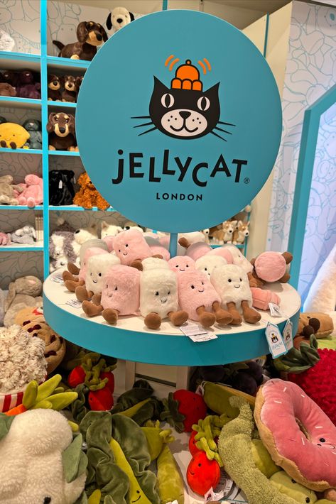 Jelly Cat Nursery, Jelly Cat Amuseables, Jelly Cat Collection, Jelly Cats Aesthetic, Cat Jellycat, Jellycat Wishlist, Jellycat Collection, Disney Room Decor, Jelly Cat