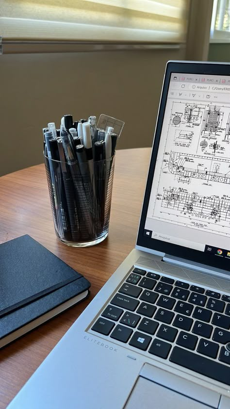 Architecture Study Aesthetic, Laptop Architecture, Study Set Up Aesthetic, Buissnes Aesthetic, Architect Student Life, Julian Lopez, Architecture Career, Architect Student, Interior Design Student