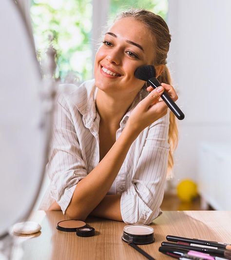 The Best Lighting For Makeup Application Best Lighting For Makeup, Woman Applying Makeup, Youthful Makeup, Lighting Makeup, Neutral Lip Color, French Makeup, Makeup Classes, Mirror Photography, Summer Cocktail Party