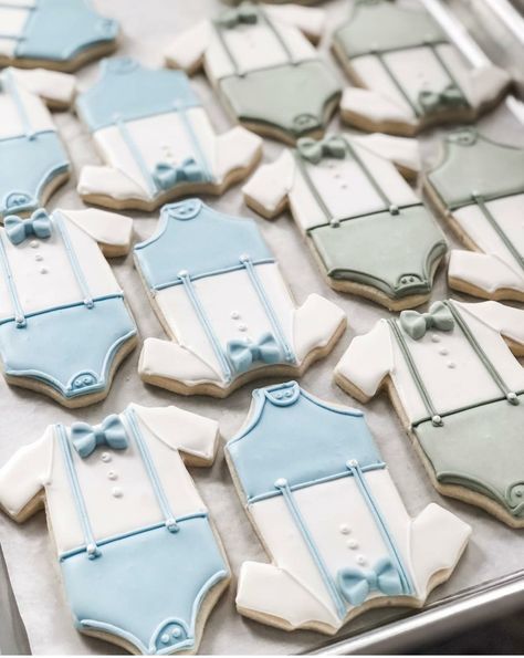 Gender Reveal Onesie Cookies, Baby Boy Cookies, Gender Reveal Cookies, Onesie Cookies, Baby Shower Sweets, Royal Iced Cookies, Sugar Cookie Royal Icing, Sugar Cookie Icing, Themed Cookies