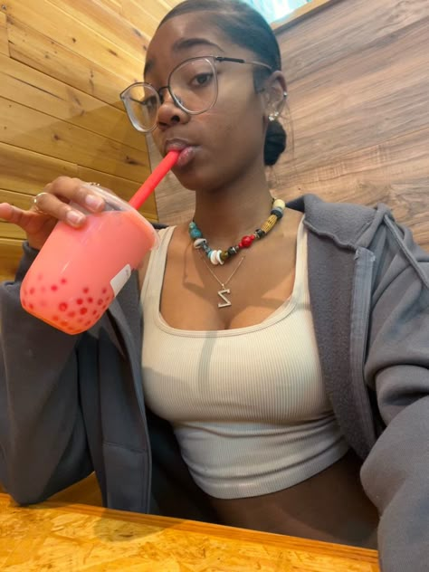 Lashes And Glasses Combo, Lashes And Glasses, Glasses Black Women, Black Women Aesthetic, Women Aesthetic, Cute Selfie Ideas, Cute Poses, Pretty Selfies, Photo Instagram