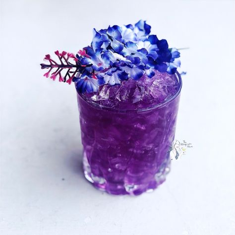 Frozen Purple Margarita Purple Margarita, Amazing Cocktails, Cocktail Videos, Tequila Margarita, Pineapple Rum, Pong Table, Pretty Drinks, Grand Marnier, Margarita Recipes