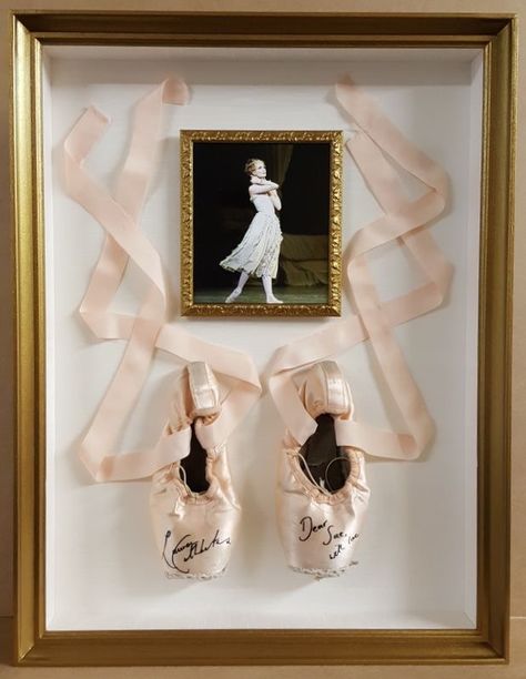 Pointe Shoe Display, Pointe Shoes Photography, Ballet Room Decor, Ballet Bedroom, Ballet Room, Dance Studio Design, Ballerina Room, Ballet Decor, Dance Room