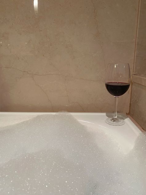 #wine #aesthetic #luxury #bathroom #instagram Wine In Bathtub Aesthetic, Bathtub Wine, Wine Bath, Bathtub Aesthetic, Glass Bathtub, Aesthetic Wine, Wine Aesthetic, Mix Baby Girl, Aesthetic Luxury