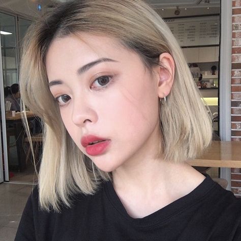 Ulzzang makeup | Kbeauty Blonde Hair Korean, Blonde Asian Hair, Ulzzang Hair, Hair Color Asian, Blonde Asian, Blonde Hair Makeup, Blonde Hair With Bangs, Korean Hair Color, Hair Colors