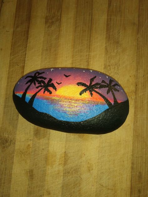 Tropical Rock Painting, Sunset Painted Rocks, Hawaii Painted Rocks, Sunset Rock Painting, Painted Garden Rocks, Painted Pavers, Painted Rocks Kids, Paint Rock, Sunset Painting