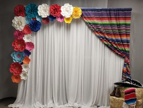 Mexican Backdrop Ideas, Mexican Party Backdrop, Mexican Theme Backdrop Ideas, Mexican Theme Backdrop, Quinceanera Backdrop, Mexican Backdrop, Mexican Fiesta Birthday Party, Girl Graduation Party, Mexican Birthday Parties