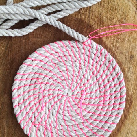 Rope Coasters, Rope Rug, Coaster Crafts, Basket Making, Pola Sulam, Rope Crafts, Rope Basket, Diy Rug, Diy Craft Kits