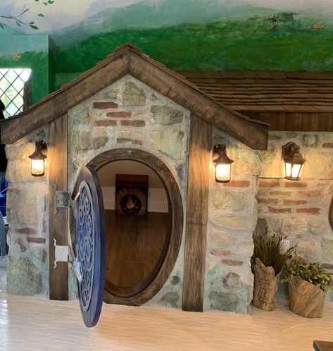 Hobbit house play room Hobbit Basement, Cottage Nursery, Kids Bed Design, Hobbit Door, Castle Doors, Cute Cabins, Laundry Room Layouts, Basement Design Ideas, Deco Bedroom