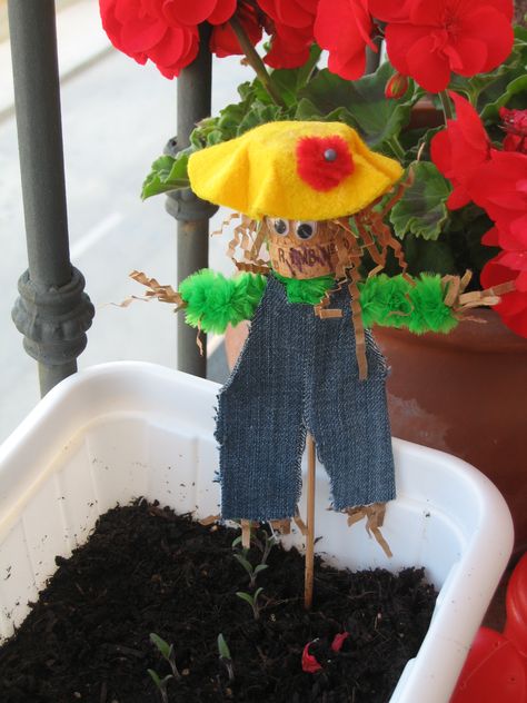 Small Scarecrow Ideas, Diy Mini Scarecrow, Mini Scarecrow, Scarecrow Crafts, Plant Activities, Autumn Ideas, Fall Halloween Crafts, Autumn Crafts, Fall Party